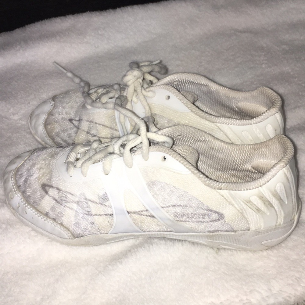 like new nfinity vengeance cheer shoes